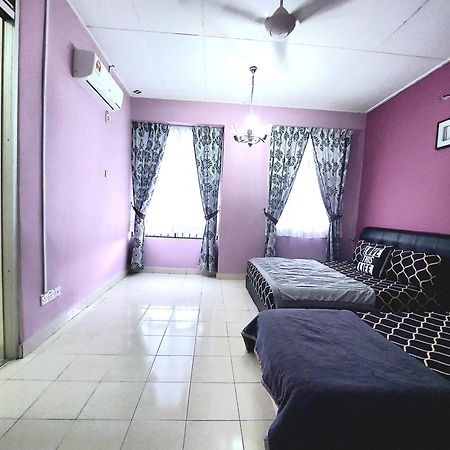 E&A Homestay KLIA/ Sepang/ Nilai Bagian luar foto