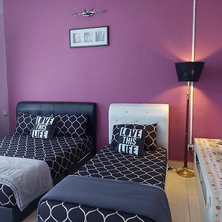 E&A Homestay KLIA/ Sepang/ Nilai Bagian luar foto