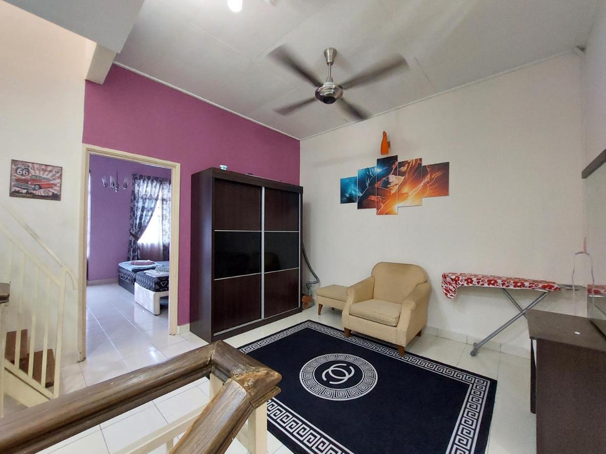 E&A Homestay KLIA/ Sepang/ Nilai Bagian luar foto