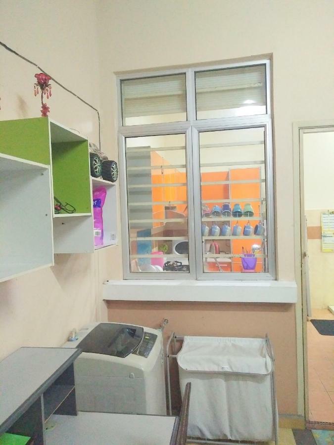 E&A Homestay KLIA/ Sepang/ Nilai Bagian luar foto