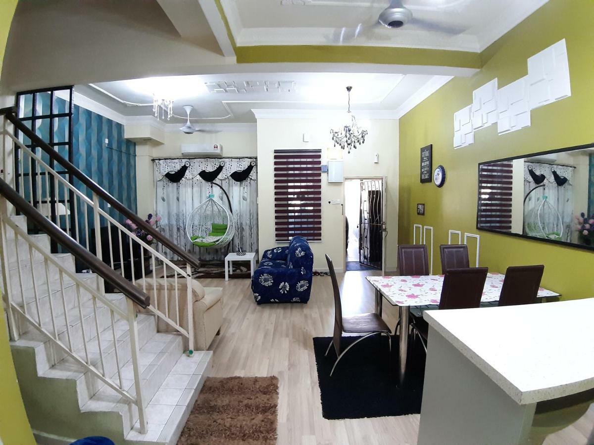 E&A Homestay KLIA/ Sepang/ Nilai Bagian luar foto