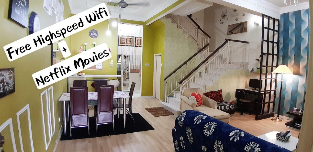 E&A Homestay KLIA/ Sepang/ Nilai Bagian luar foto